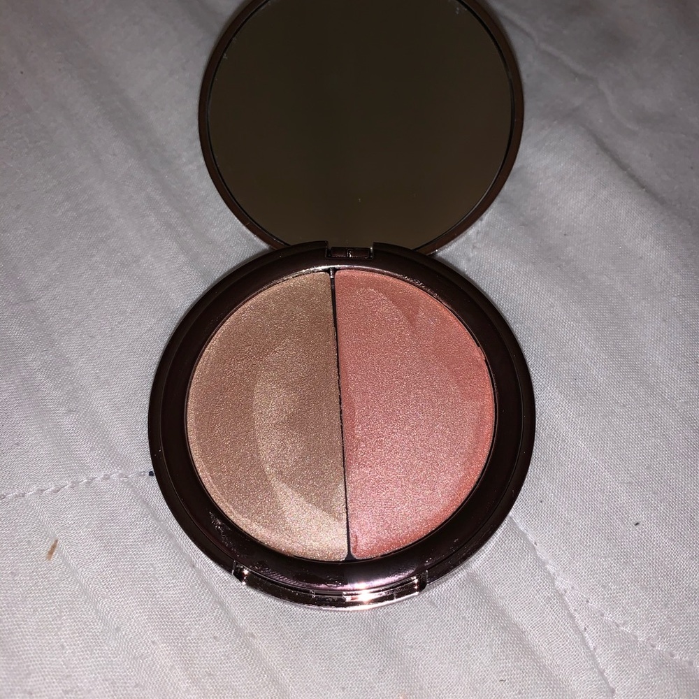Girlactik skin glow highlight and luminous blush - Picture 2 of 3